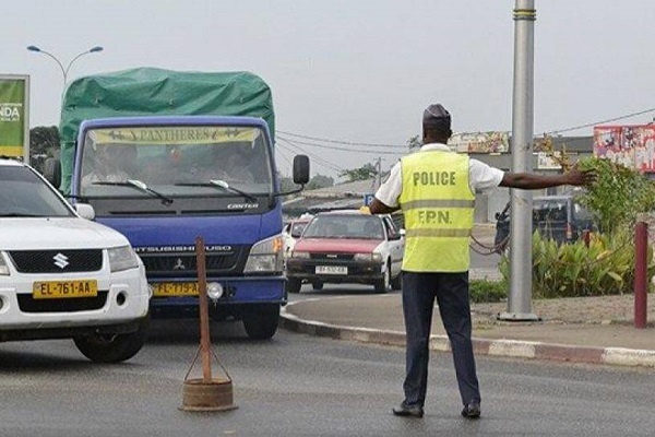 Les contrôles routiers interdits à Libreville, les policiers pris en flagrant délit risquent la révocation