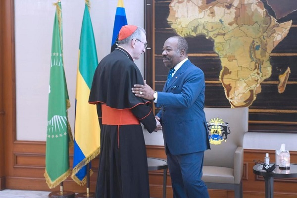 Diplomatie : Ali Bongo invite le pape François pour une visite officielle au Gabon