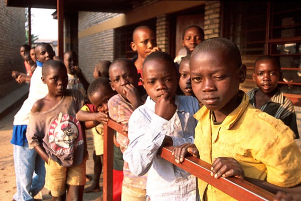 Enfants de la rue : le Gabon va placer 26 enfants abandonnés dans les familles d’accueil