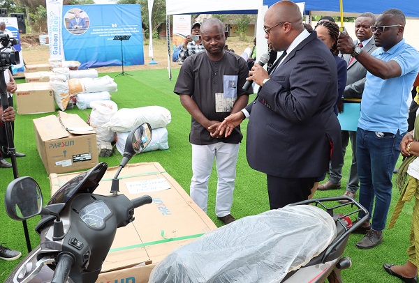 Gabon : le gouvernement remet des équipements aux pêcheurs pour optimiser les rendements et booster le secteur