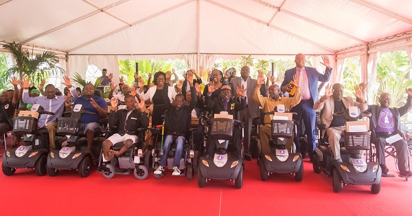 Rentrée scolaire : des scooters et fauteuils roulants remis aux élèves et enseignants vivant avec un handicap