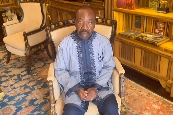 Coup d’État au Gabon : annoncé en résidence surveillée, Ali Bongo apparait dans une vidéo