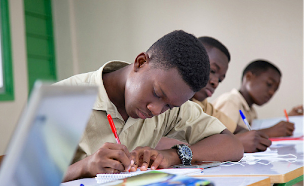 Projet de budget 2021 : une enveloppe de 44,5 milliards de FCFA sollicitée pour améliorer le système éducatif gabonais