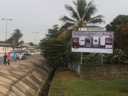 Gabon : les régies publicitaires réclament des compensations suite à la destruction de leurs panneaux