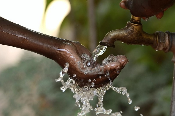 Piaepal: le gouvernement veut auditer les marchés réalisés pour améliorer l’alimentation en eau dans le Grand Libreville