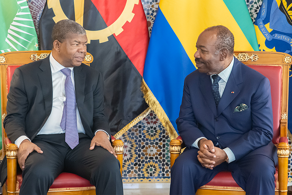 Le Gabon et l’Angola suppriment les visas pour les détenteurs de passeports diplomatiques et de service