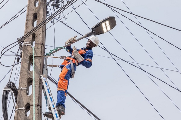 Éclairage public : le Grand -Libreville opte pour les lampadaires LED plus économiques