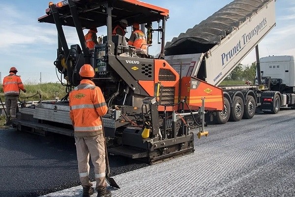 L’accélération des chantiers routiers fait croître de 68 % l’activité des BTP au 3e trimestre