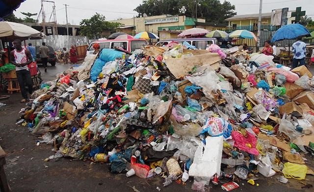 Grand Libreville : Ali Bongo instruit le gouvernement de trouver des solutions rapides à l’insalubrité urbaine